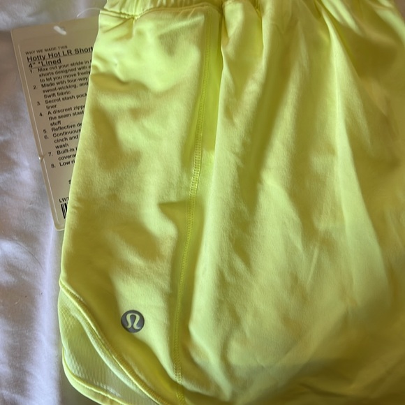 Lululemon Hotty Hot short 4” Size 6 new NWT FLFH yellow - Picture 3 of 5